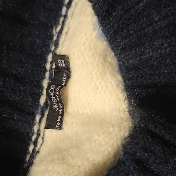 Beautiful hand knit mock neck sweater - Picture 5 of 6